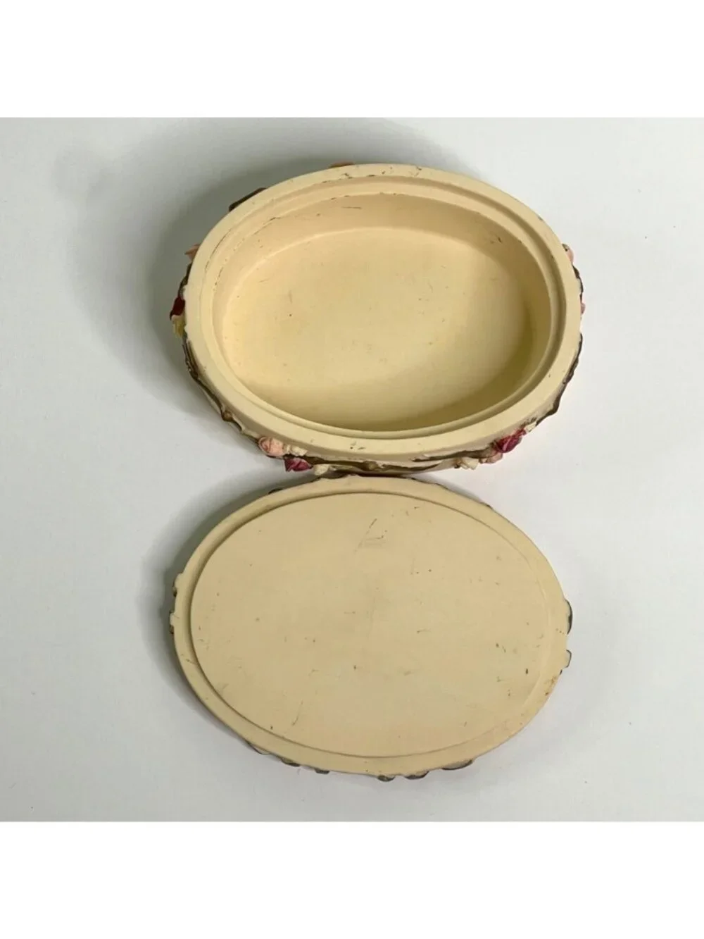 Vintage Dezine Hand Painted Resin Trinket Box Raised Floral 1993 Cake Style